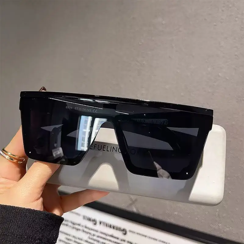 Klasyczne, kwadratowe okulary  – Designer Sunglasses recenzja i cena