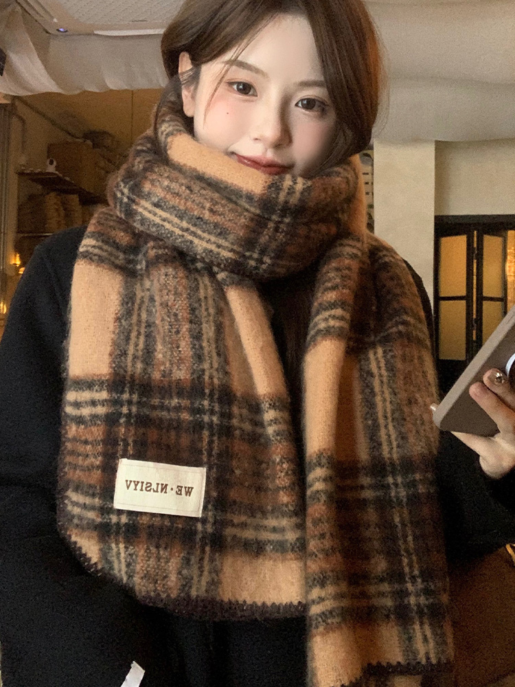 Brązowy szal w kratę, uniwersa – Cashmere Scarf recenzja i cena